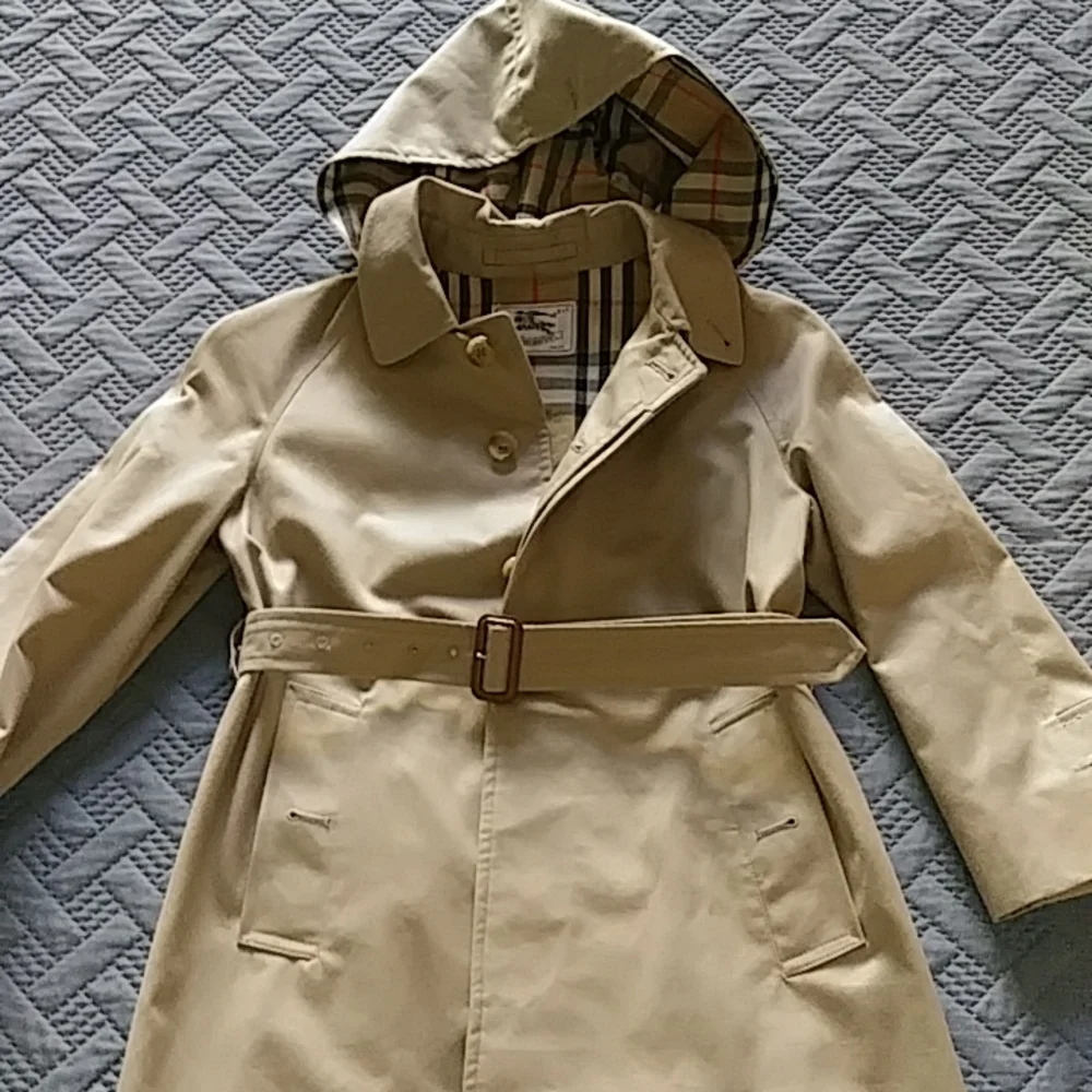 Burberry Burberry's childs kids trench coat 7-8 years 122cm unisex